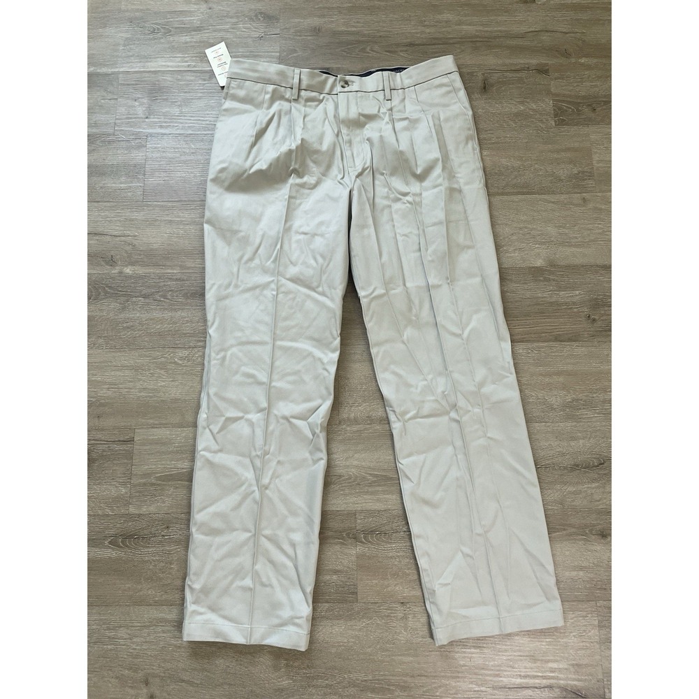 NWT Dockers Mens Signature Khaki Classic Fit Pants Pleated Size 38x34 Beige